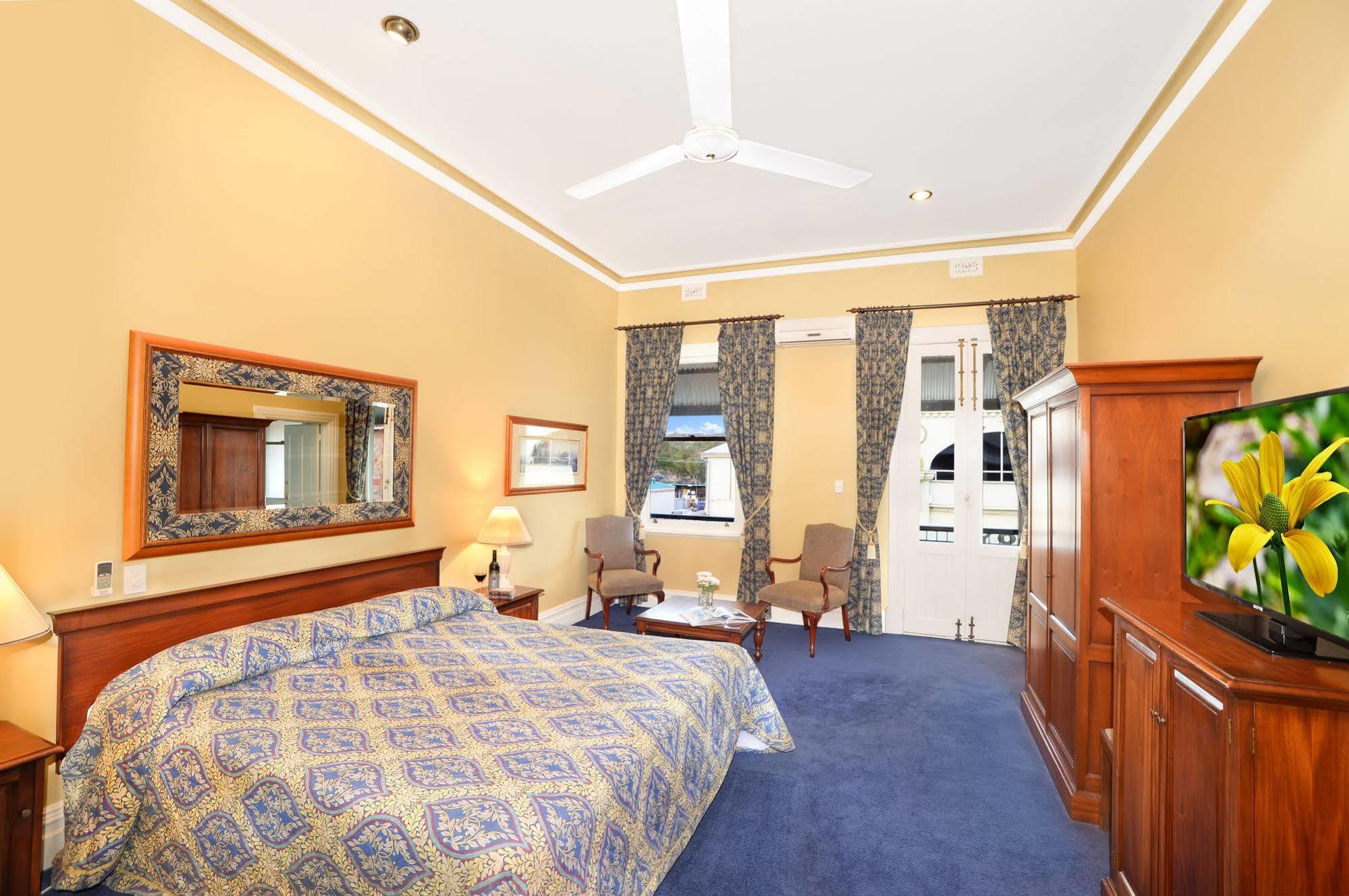 The York Palace Accommodation Екстер'єр фото